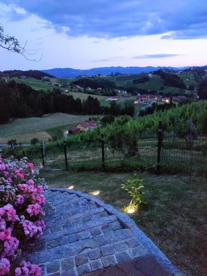 Das Weinberghaus Ratsch an der Weinstrasse Luaran gambar