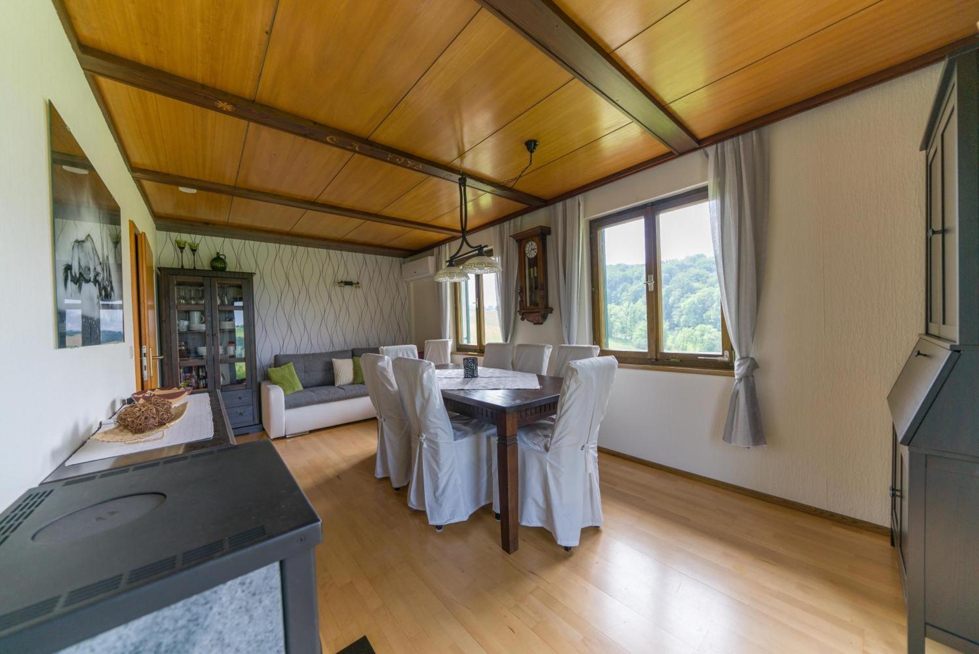 Das Weinberghaus Ratsch an der Weinstrasse Luaran gambar