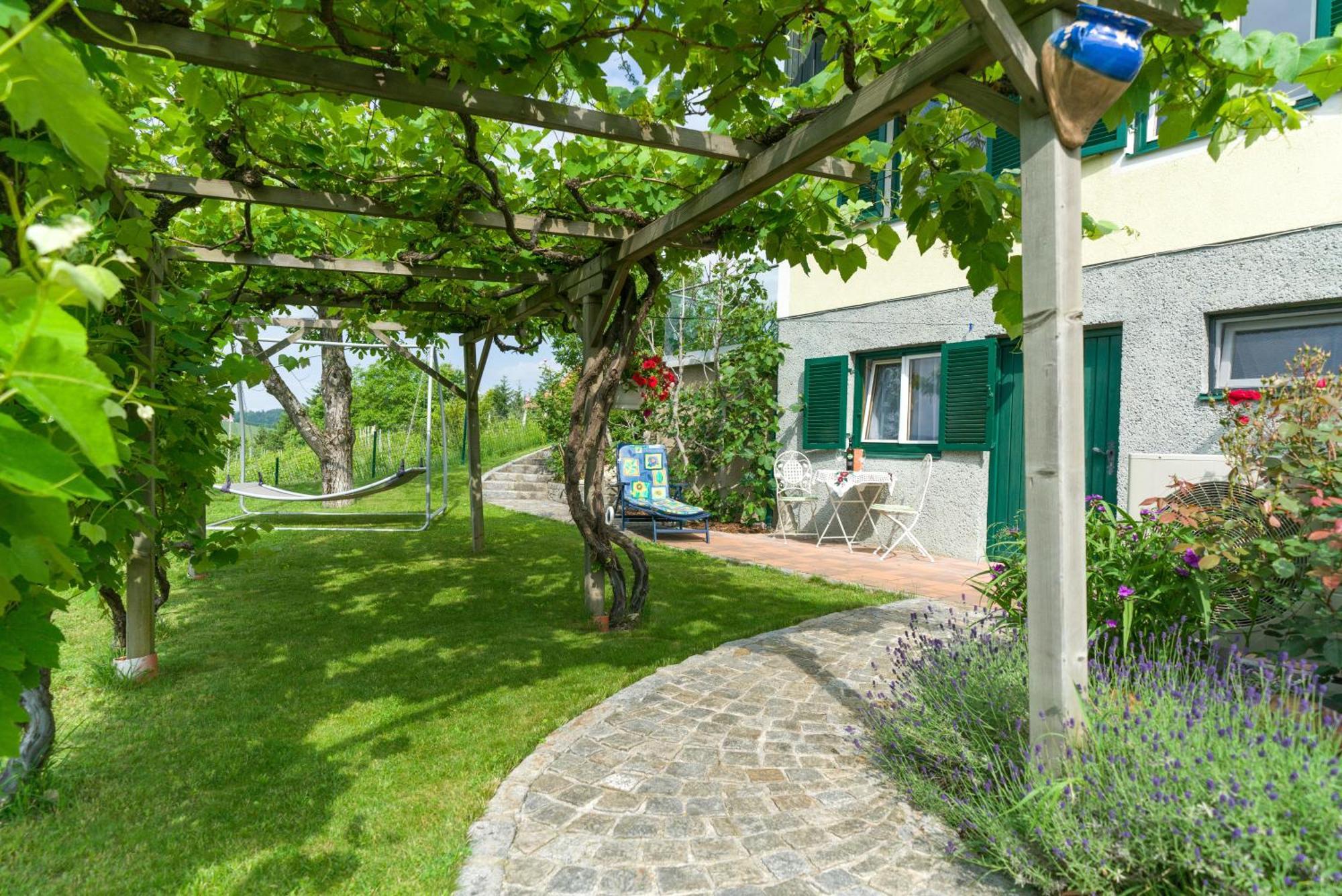 Das Weinberghaus Ratsch an der Weinstrasse Luaran gambar